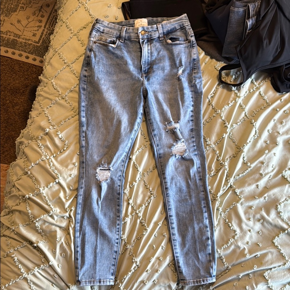 Stylish Blue Distressed Women's Jeans